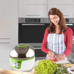 VitAir Turbo Heißluftfritteuse Grün-weiß 1400W Grillen Backen 9l 16 VitAir Turbo Heißluftfritteuse Grün-weiß 1400W Grillen Backen 9l -Klarstein Verkaufsgeschäft 10028288 yy 0004 ambient klarstein vitair heissluft frieteuse