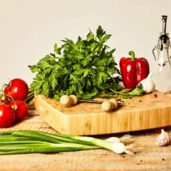 Bambus-Hackbrett 30 X 6,8 X 30 Cm (BxHxT) Standfüße Haltegriff Pflegeleicht -Klarstein Verkaufsgeschäft 10038092 yy 0006 logo